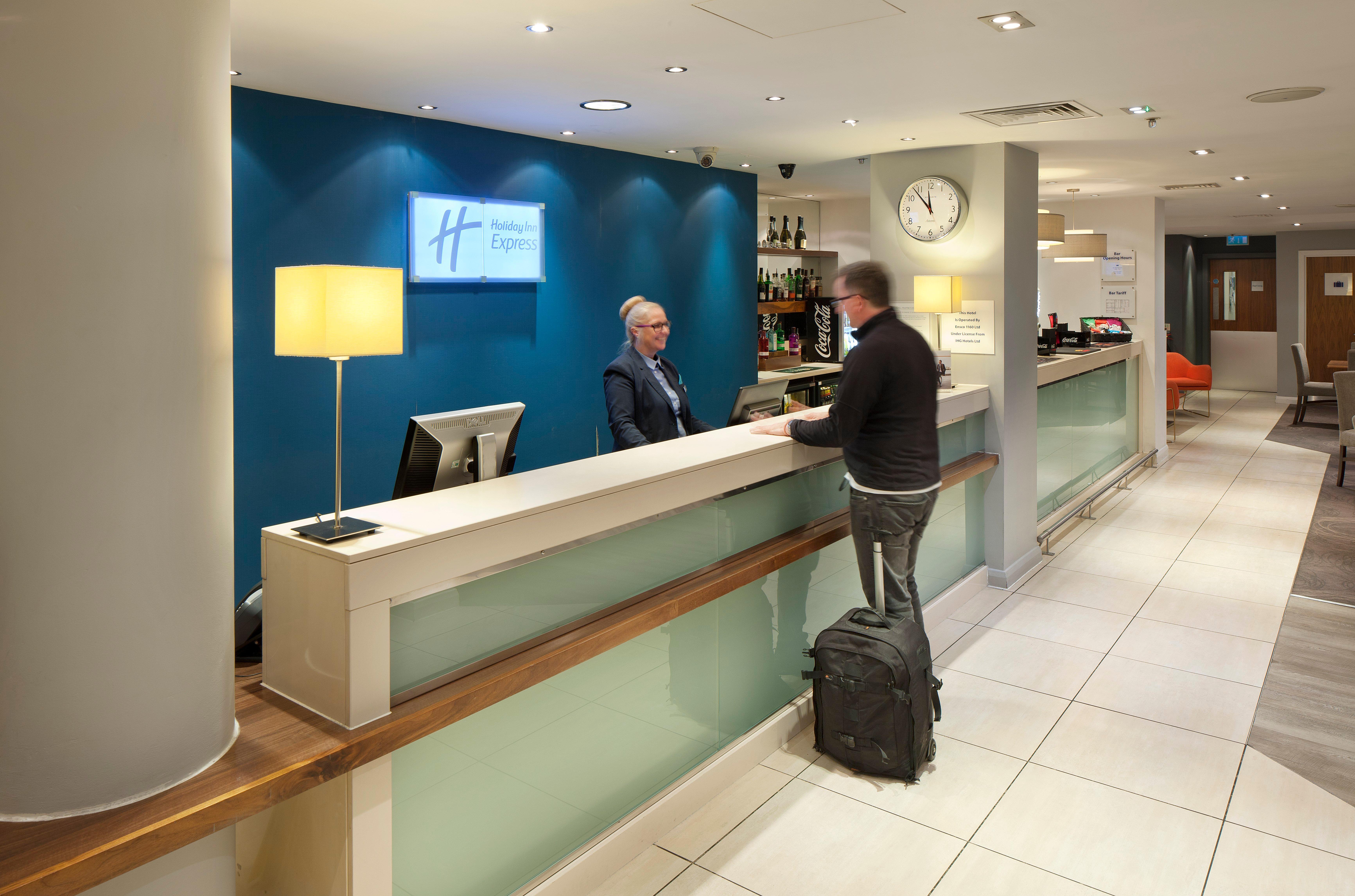 Holiday Inn Express Manchester City Centre By Ihg Exterior foto